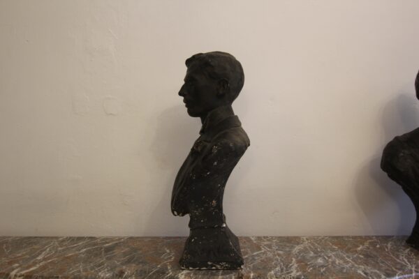 Early 20th Century Madame and Monsieur Plaster Busts – Bild 12