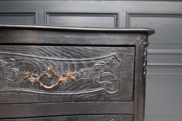 Late 18th Century Carved Oak Chest of Drawers – Bild 18