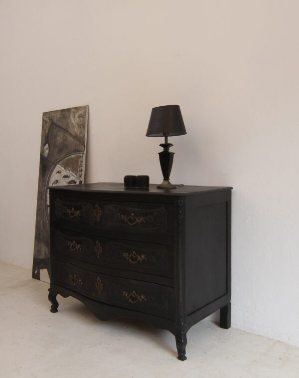 Late 18th Century Carved Oak Chest of Drawers – Bild 2