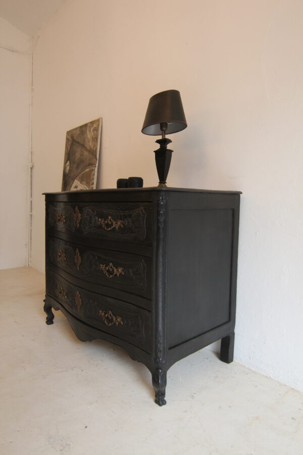 Late 18th Century Carved Oak Chest of Drawers – Bild 6