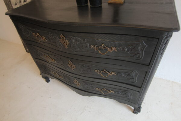 Late 18th Century Carved Oak Chest of Drawers – Bild 7